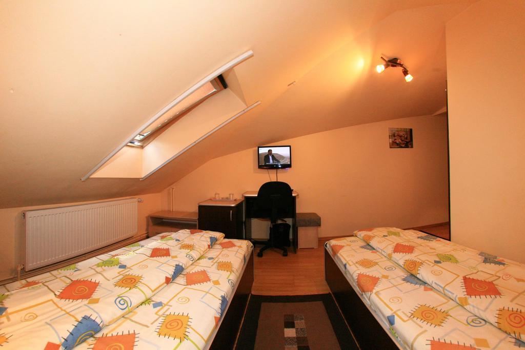 Radena Hotel Arad Room photo