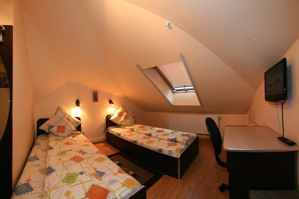 Radena Hotel Arad Room photo