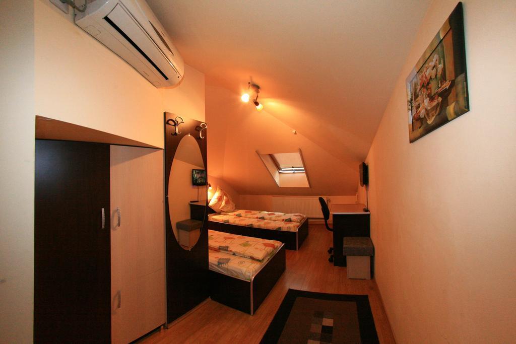 Radena Hotel Arad Room photo