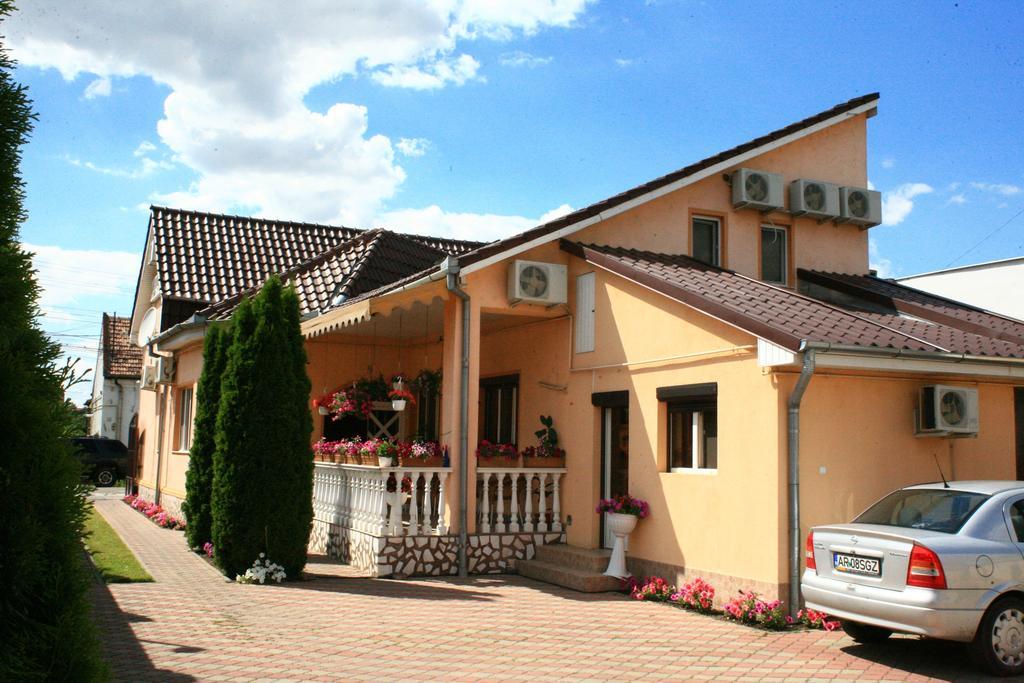 Radena Hotel Arad Exterior photo